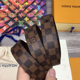 Ширина 2,5 см, длина 80-110 см.