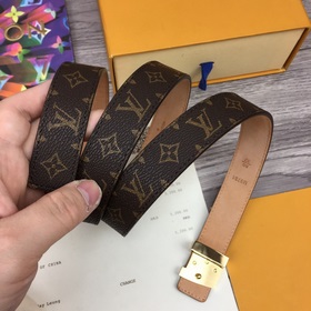 Ширина 2,5 см, длина 80-110 см.