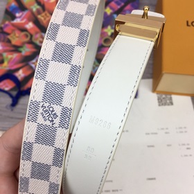 Ширина 2,5 см, длина 80-110 см.