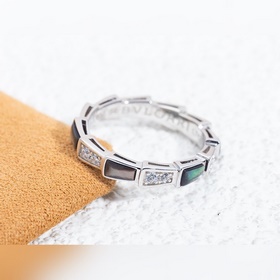 Bulgari узкое кольцо серым перламутром и змеей (узкое кольцо с зм