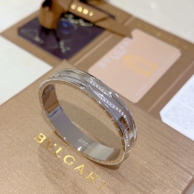 Браслет Bulgari из серии Serpenti Viper, браслет Bulgari из V-обр