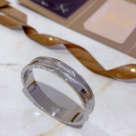 Браслет Bulgari из серии Serpenti Viper, браслет Bulgari из V-обр