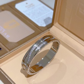 Браслет Bulgari из серии Serpenti Viper, браслет Bulgari из V-обр