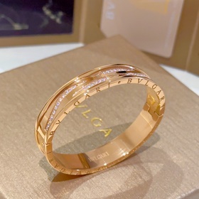 Браслет Bulgari из серии Serpenti Viper, браслет Bulgari из V-обр