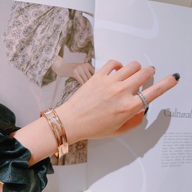 Браслет Bulgari из серии Serpenti Viper, браслет Bulgari из V-обр