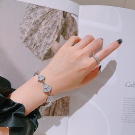 Браслет Bulgari из V-золота. Серия DIVAS DREAM от BVLGARI. Идеаль