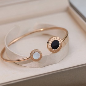 Браслет Bulgari — открытый дизайн. Новая модель браслета BVLGAR —