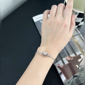 -Фотография витрины, фотография на модели -BVLGARI B.ZERO1 брасле