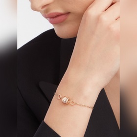 -Фотография витрины, фотография на модели -BVLGARI B.ZERO1 брасле