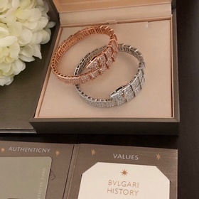 Однокольцевой браслет BVLGARI Serpenti. Пружинная конструкция с в