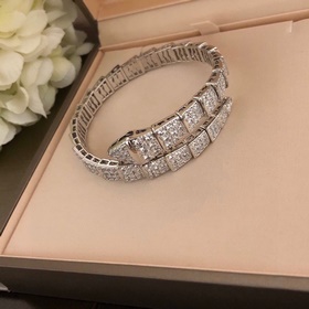 Однокольцевой браслет BVLGARI Serpenti. Пружинная конструкция с в