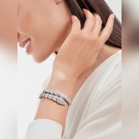 Однокольцевой браслет BVLGARI Serpenti. Пружинная конструкция с в