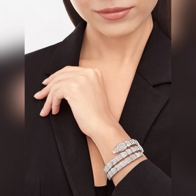 -Фотография витрины, фотография на руке -BVLGARI Трехслойный брас