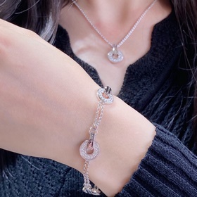 Браслет Bulgari с бриллиантами в форме медных монет. Этот браслет
