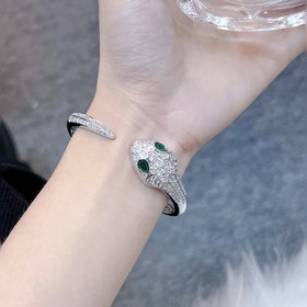 -Фотография витрины, фотография на модели - Новейшая коллекция BV