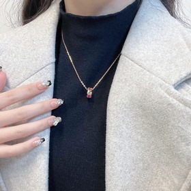 -Фотография витрины, фотография на модели -BVLGARI SERPENTI Змеин