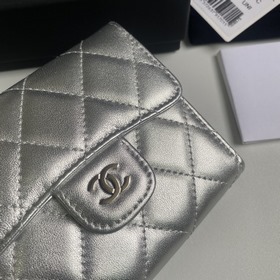 CHANEL Классический короткий кошелек с тремя складками, модель A