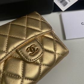CHANEL Классический короткий кошелек с тремя складками, модель A