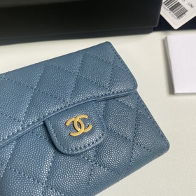CHANEL Классический короткий кошелек с тремя складками, модель A