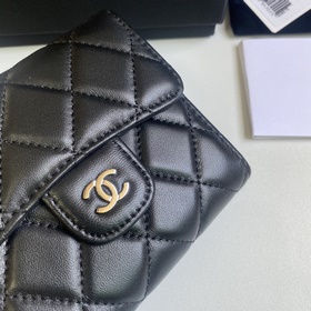 CHANEL Классический короткий кошелек с тремя складками, модель A