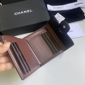 CHANEL Классический короткий кошелек с тремя складками, модель A