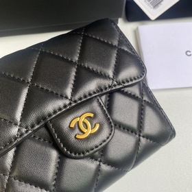 CHANEL Классический короткий кошелек с тремя складками, модель A
