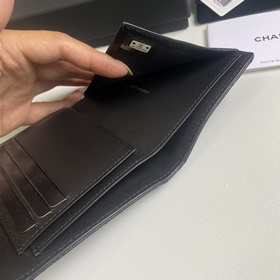 CHANEL Классический короткий кошелек с тремя складками, модель A