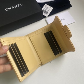 CHANEL Классический короткий кошелек с тремя складками, модель A