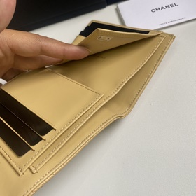 CHANEL Классический короткий кошелек с тремя складками, модель A