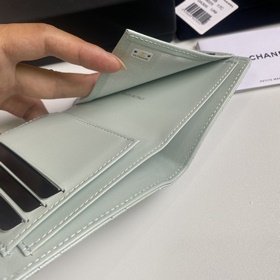 CHANEL Классический короткий кошелек с тремя складками, модель A