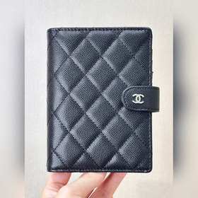 CHANEL 96066 Кожа с узором «икра», верхний слой, четкая текстура,