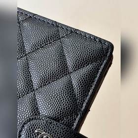 CHANEL 96066 Кожа с узором «икра», верхний слой, четкая текстура,