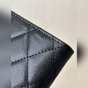 CHANEL 96066 Кожа с узором «икра», верхний слой, четкая текстура,