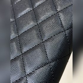 CHANEL 96066 Кожа с узором «икра», верхний слой, четкая текстура,