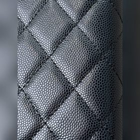 CHANEL 96066 Кожа с узором «икра», верхний слой, четкая текстура,