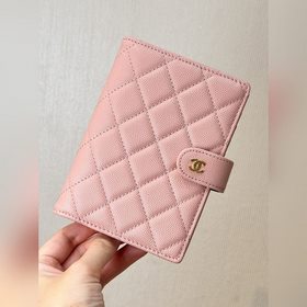CHANEL 96066 Розовый с шариковым узором Нежно-розовый цвет являет