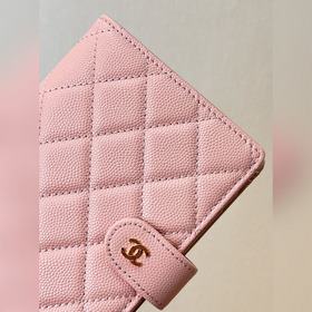 CHANEL 96066 Розовый с шариковым узором Нежно-розовый цвет являет