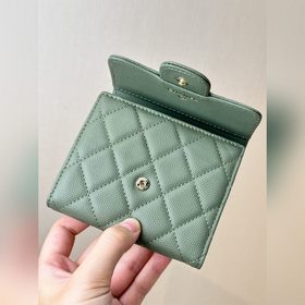 CHANEL 82288 — это и кошелек для мелочи, и картодержатель, и клас
