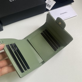 CHANEL Классический короткий кошелек с тремя складками, модель A