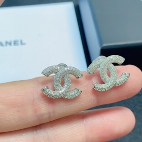 Chanel инкрустированные бриллиантами маленькие серьги-гвоздики. О