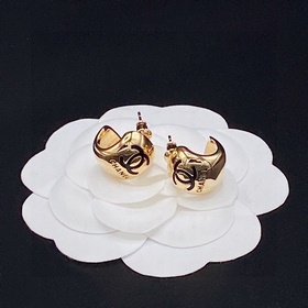 Chanel Новые серьги Chanel с двойной буквой C. Эти серьги можно