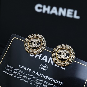 [Chanel прозрачные серьги-гвоздики в форме волн] Невероятно попул