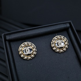 [Chanel прозрачные серьги-гвоздики в форме волн] Невероятно попул