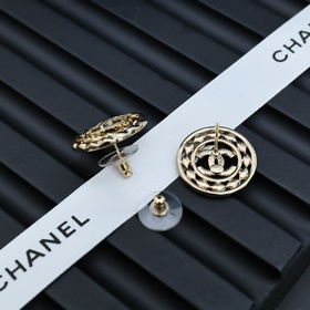 [Chanel прозрачные серьги-гвоздики в форме волн] Невероятно попул