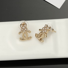 Chanel серьги-гвоздики, точная копия оригинала, высококачественна