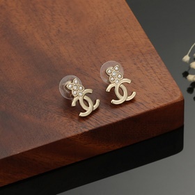 Chanel серьги-гвоздики, точная копия оригинала, высококачественна