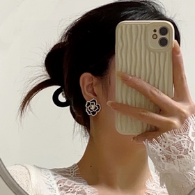 Chanel Черная камелия, серьги с бриллиантами. Идентичные оригинал