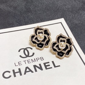 Chanel Черная камелия, серьги с бриллиантами. Идентичные оригинал