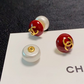 Chanel, цветные серьги-гвоздики, которые можно носить как спереди