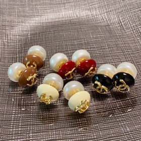 Chanel, цветные серьги-гвоздики, которые можно носить как спереди